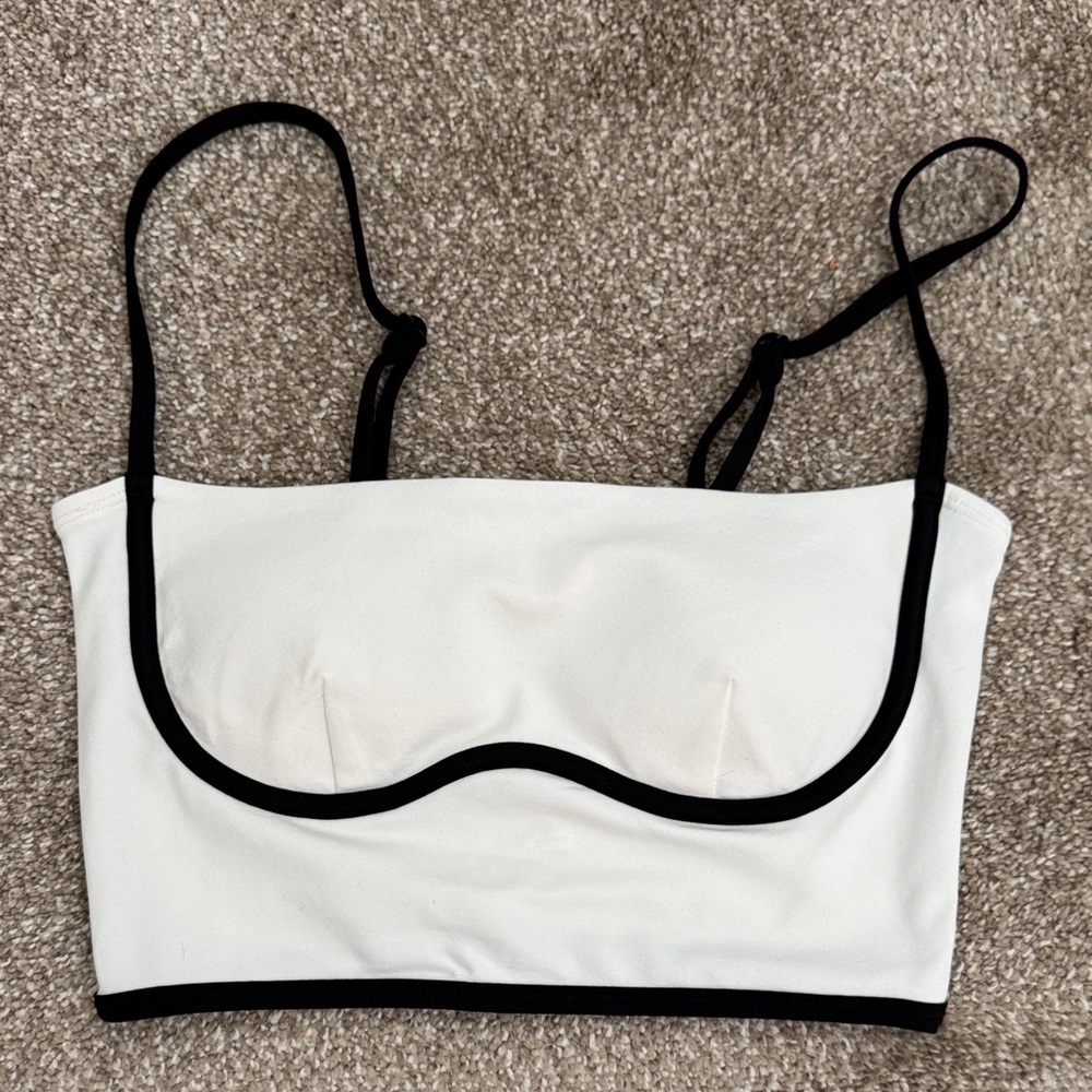 ALO Yoga Airlift Streamlined sports bra